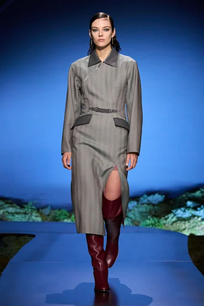 Look 25